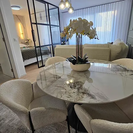 Airport1 Apartment *
